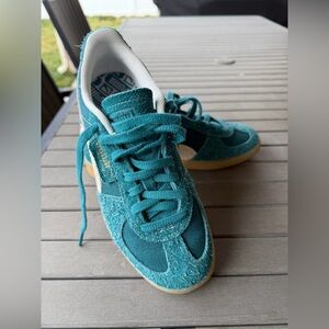 Puma Women’s Suede Turquoise Sneakers